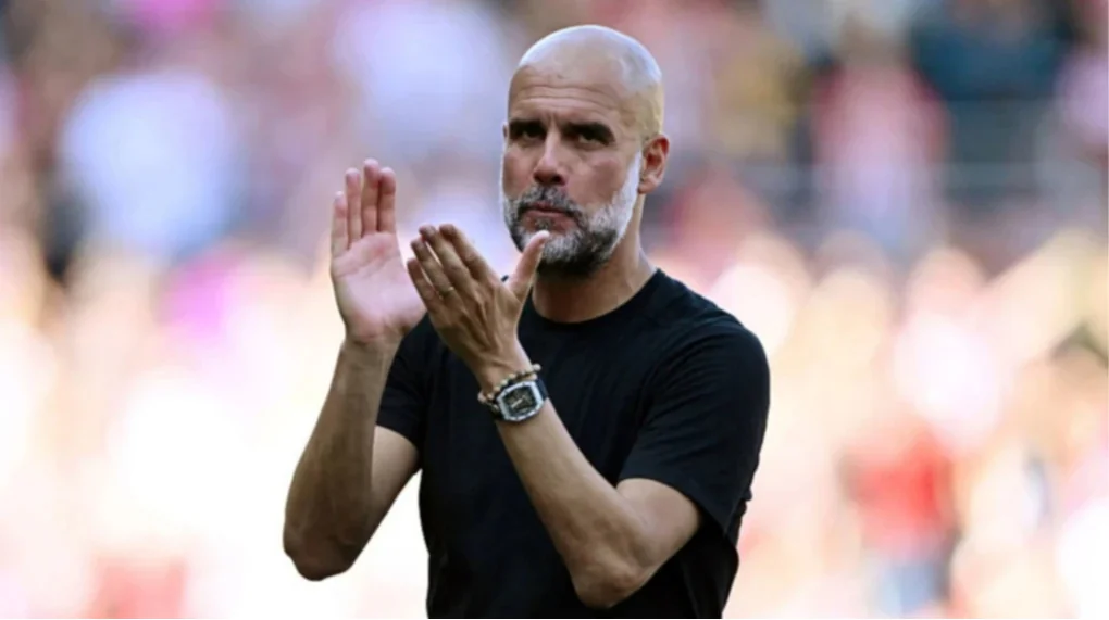 Pep Guardiola аплодує після нічного матчу Англії в Манчестері