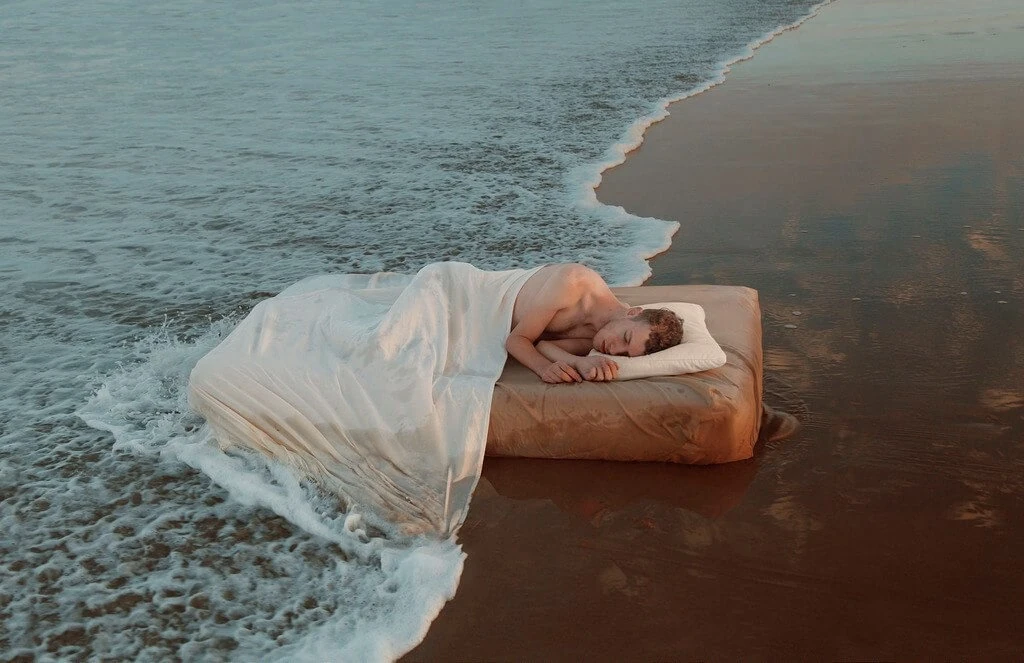 К чему снится море
