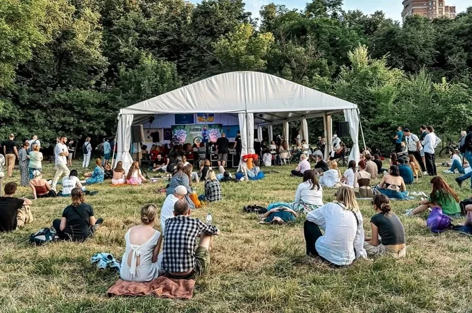 Глядачі на фестивалі Протасів Яр пам’яті Романа Ратушного в Києві