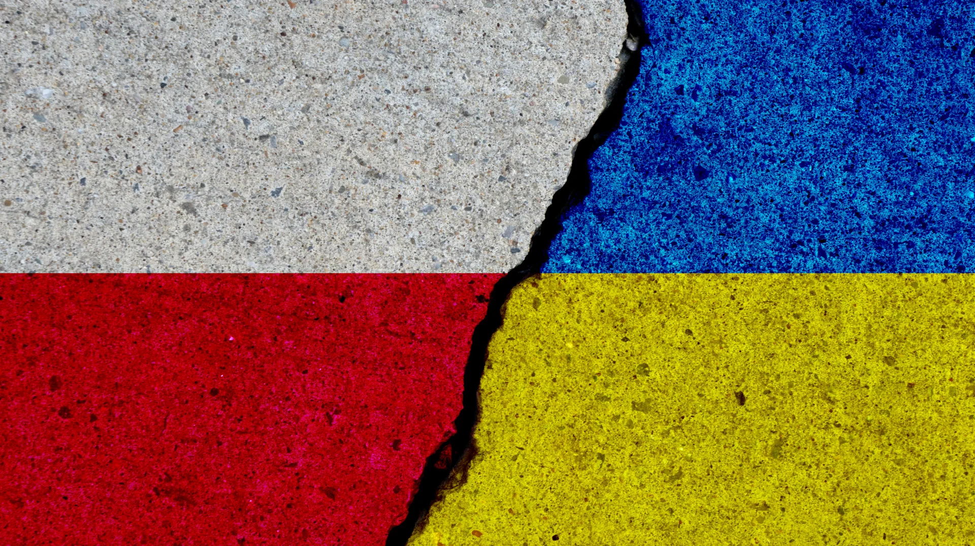 Опрос: 44% украинцев прогнозируют ухудшение отношений с Польшей