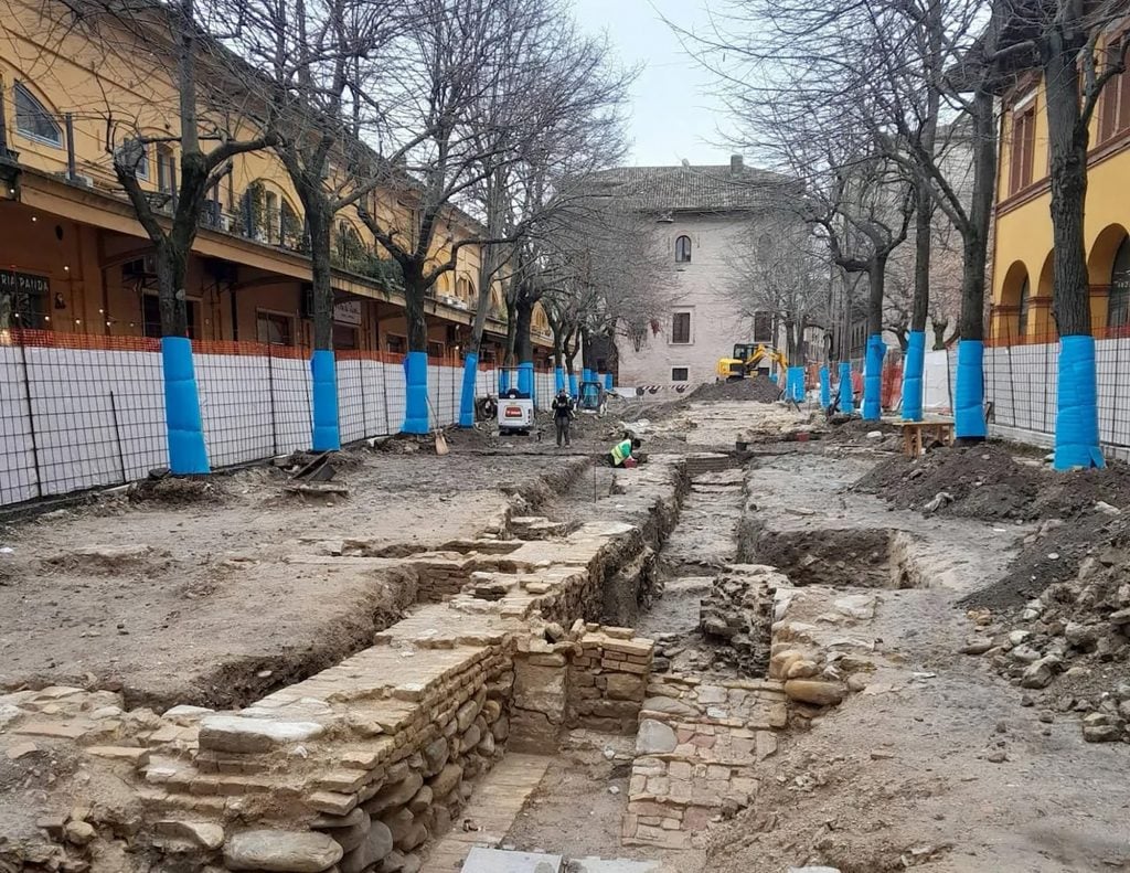 Археологи розкопують фундаменти базиліки IV століття на місці рибного ринку в Одерцо