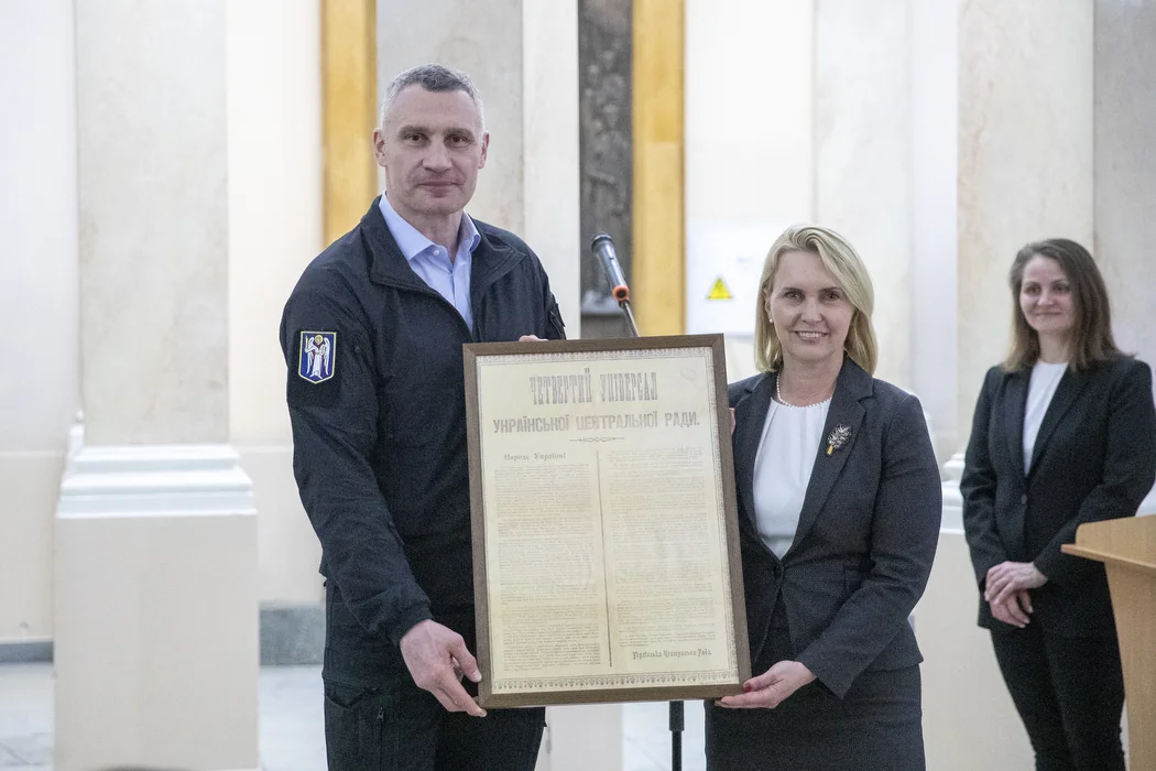 Підприємця Укрпошти визнали винним у колаборації, але звільнили від покарання