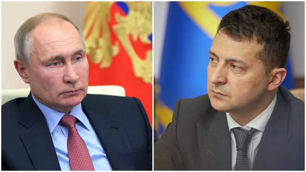 Володимир Путін та Володимир Зеленський на тлі державних гербів