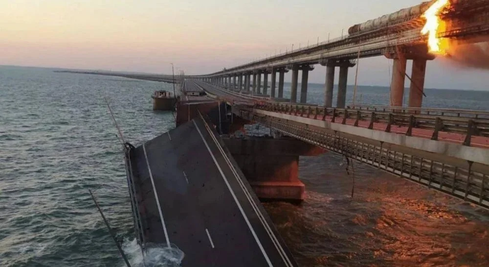 ЗСУ вдарили по логістиці окупантів: міст і розвідка в Криму уражені