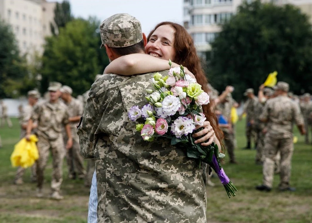 Прикольные поздравления с Днём защитника Отечества: идеи, примеры и секреты юмора